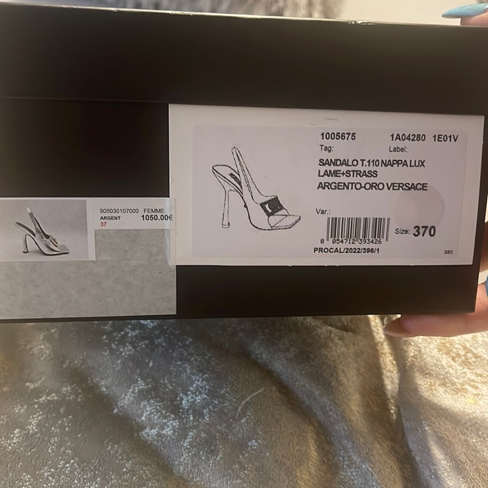 Selling these Versace Medusa 115mm sandals.